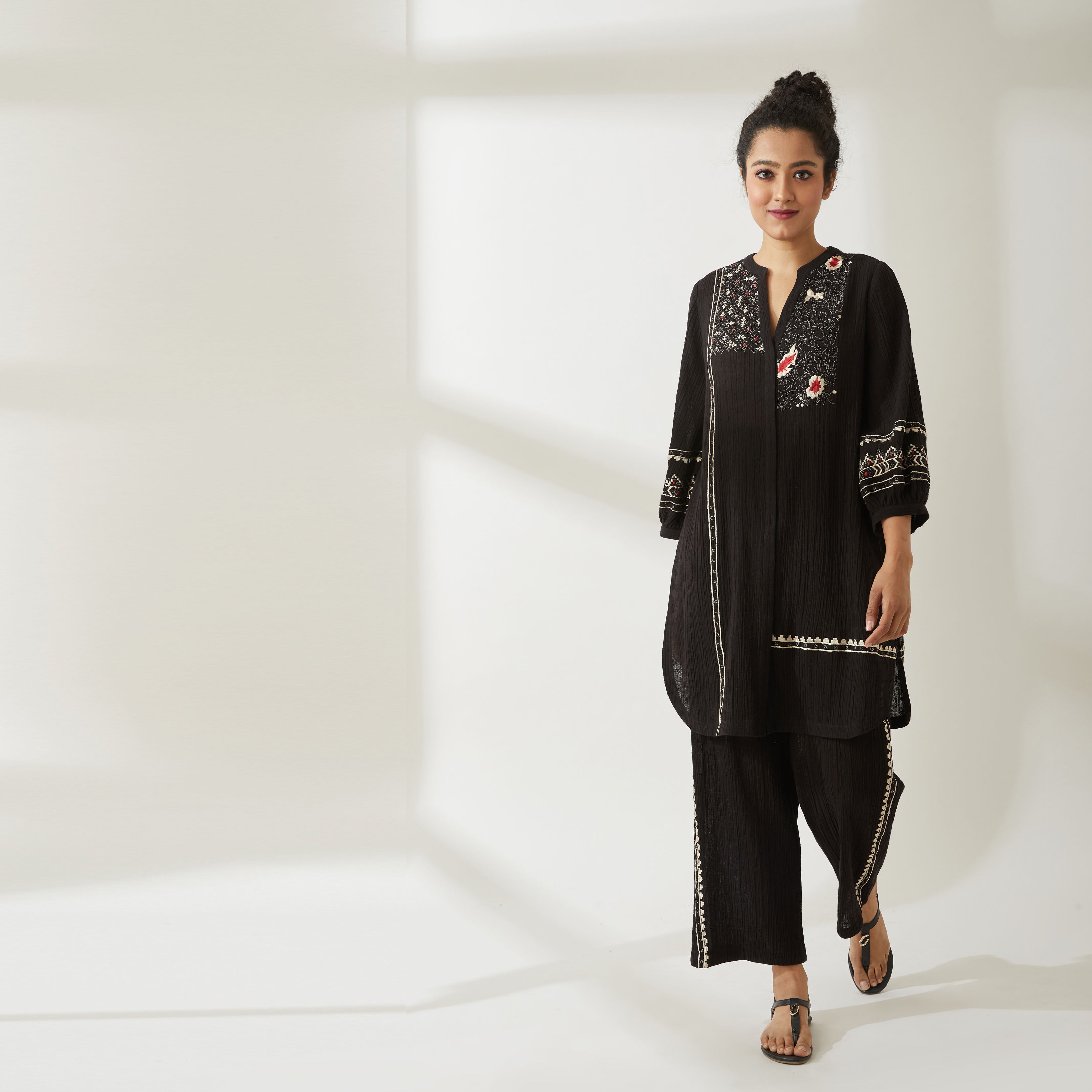 JGDVIAMSS21-16- Black Colour Tunic-Pants Set.