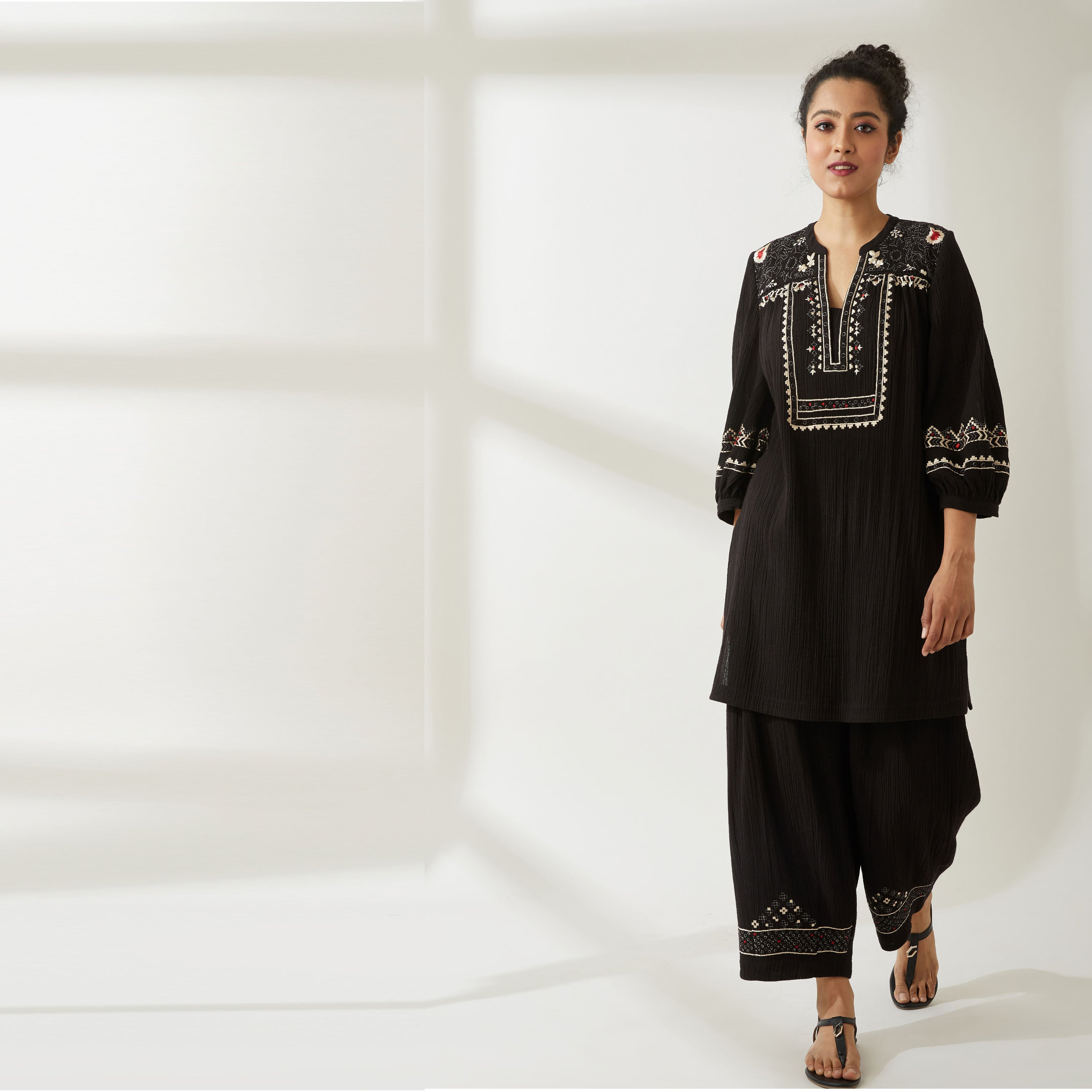 JGDVIAMSS21-17- Black Colour Tunic-Pants Set.