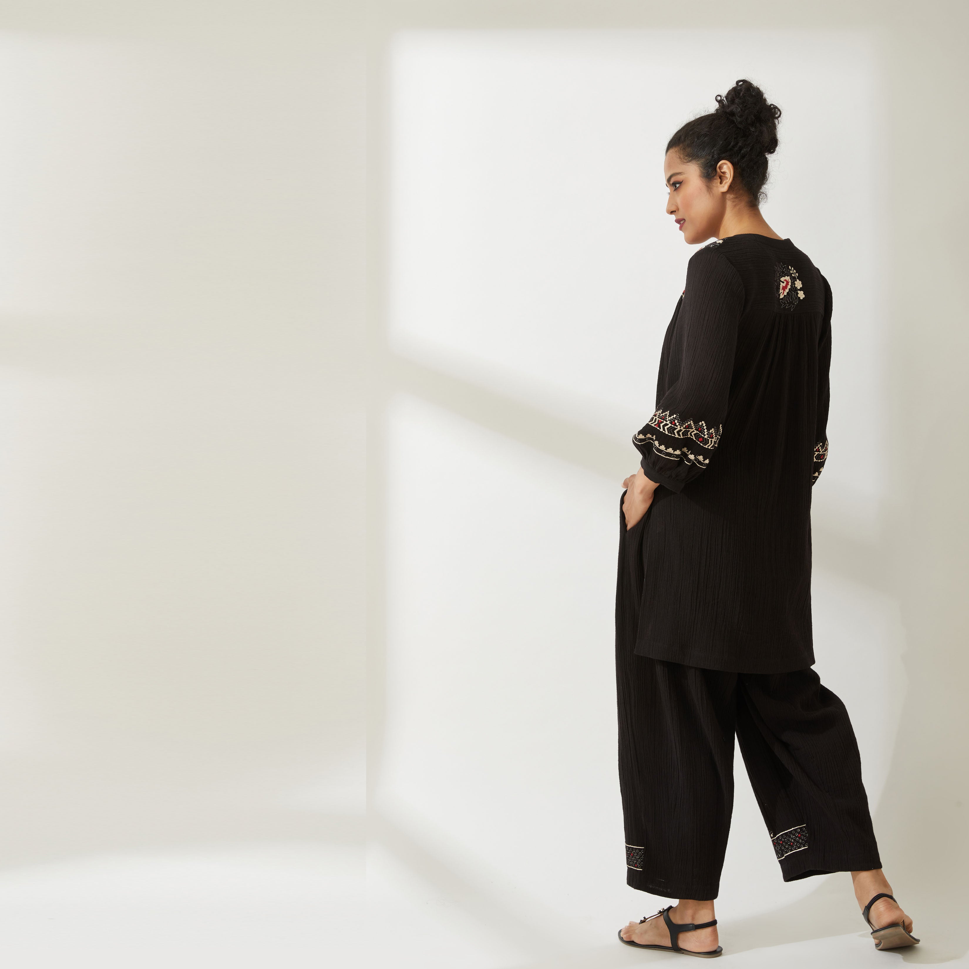 JGDVIAMSS21-17- Black Colour Tunic-Pants Set.